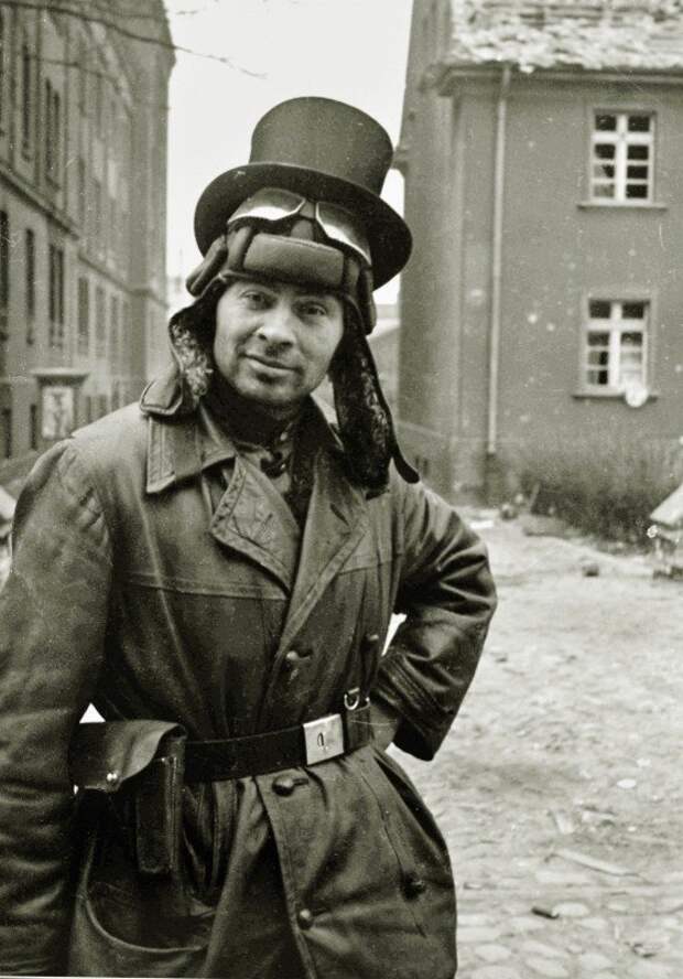 Советский офицер-танкист в цилиндре. Германия, 1945 г. вов, военное, интересное, история, трофеи, фото