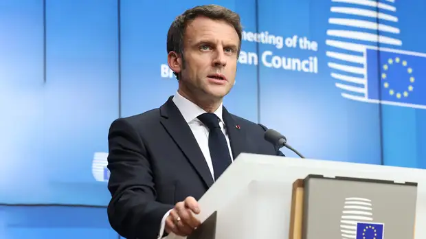 Макрон посоветовал уважать Россию и ее народ