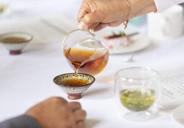 Пить или не пить: эндокринолог развенчала главный миф о двух с половиной литрах воды