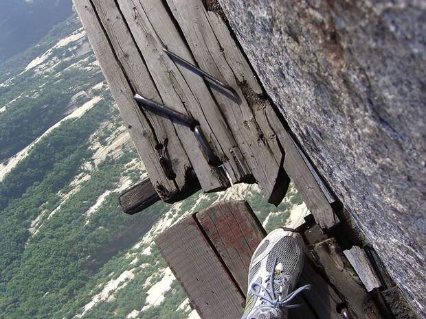 Самая опасная пешая тропа в мире hikingtrail02 Самая опасная пешая тропа в мире
