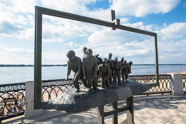 Необычные памятники в разных городах России