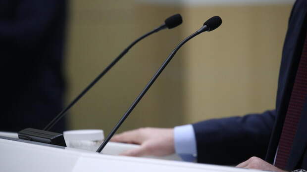 В парламенте Крыма депутаты забыли выключить микрофон