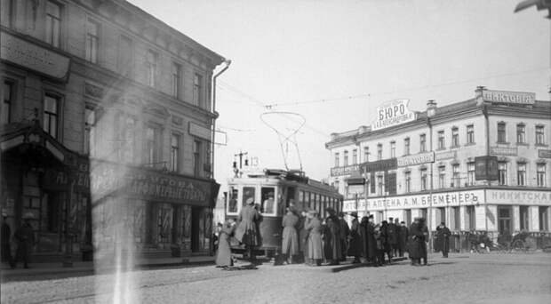 Трамвай у Никитских Ворот. Фото сер. 1910-х гг. история, ретро, фото