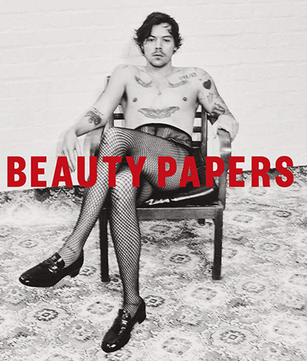 Гарри Стайлс появился на обложке британского глянца в одних сетчатых колготках и туфлях