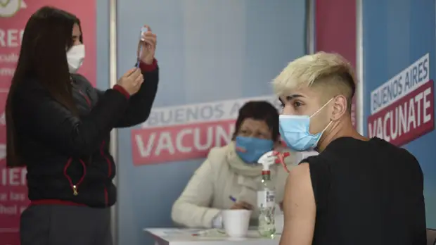 В Аргентине отменят ограничения на массовые мероприятия для привитых от COVID-19