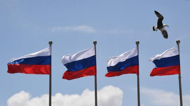 Главным символом Дня России для большинства россиян является флаг-триколор