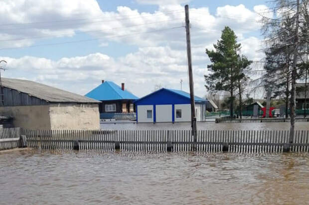 Хоценко: в Омской области ввели режим ЧС и начинается эвакуация детей и женщин