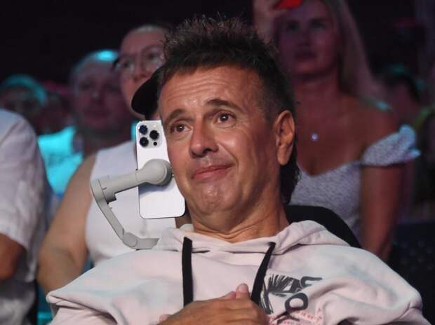 «Это позорище!»: Андрей Губин требует убрать коллегу по сцене Сергея Жукова