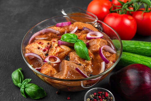 паназиатская кухня блюда. вкусная полезная красивая еда. красивые тарелки для еды. мороженое. дети едят мороженое.