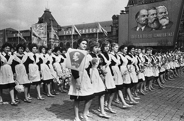 Как менялась школьная форма в России за последние 100 лет