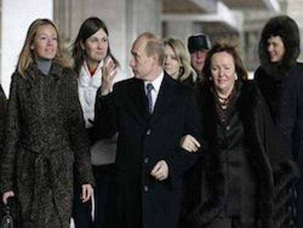 Дочь Путина прячется от разгневанных голландцев? Дочь Путина прячется от разгневанных голландцев?