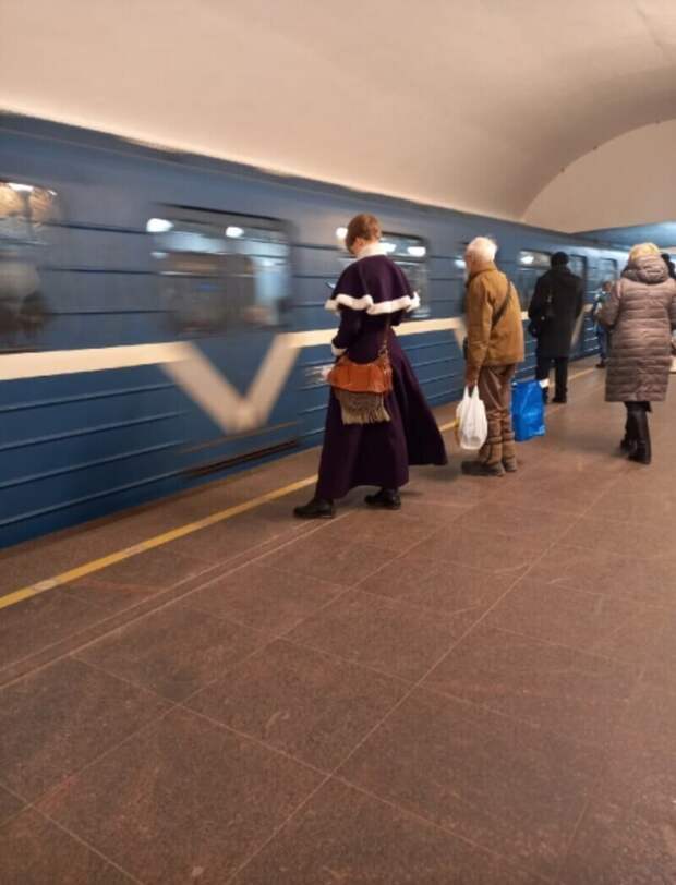 21. Напомним, что действие происходит в культурной столице 21. Напомним, что действие происходит в культурной столице