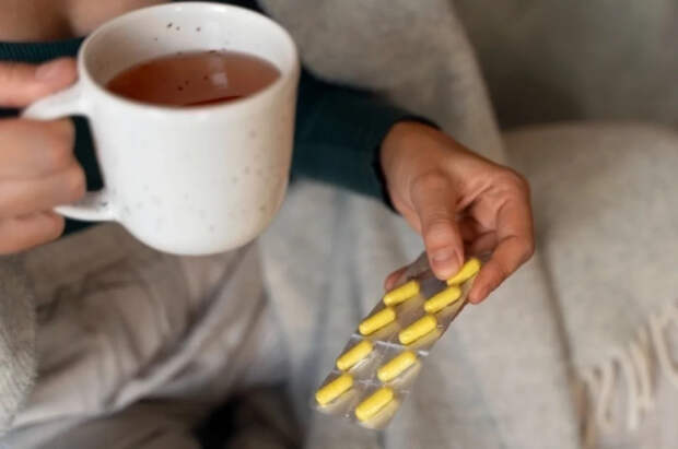 Кардиолог Васильева рассказала, почему нельзя запивать таблетки чаей и кофе