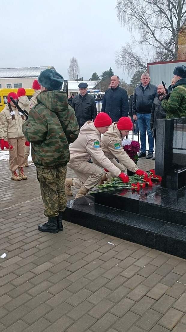 В Андреапольском округе депутаты Заксобрания Тверской области поклонились павшим в годы войны