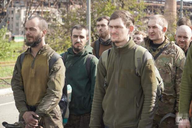 Сдача в плен с «Азовстали» полка «Азов» (запрещённая в России организация)
