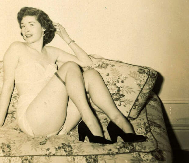 Пикантные снимки, запечатлевших озорных дам 1950-х годов