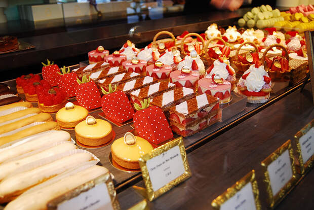 Laduree, Paris - patisserie