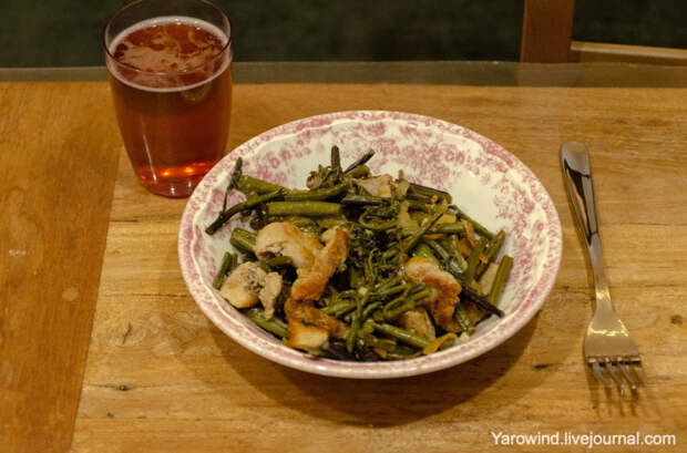 Папоротник со свининой