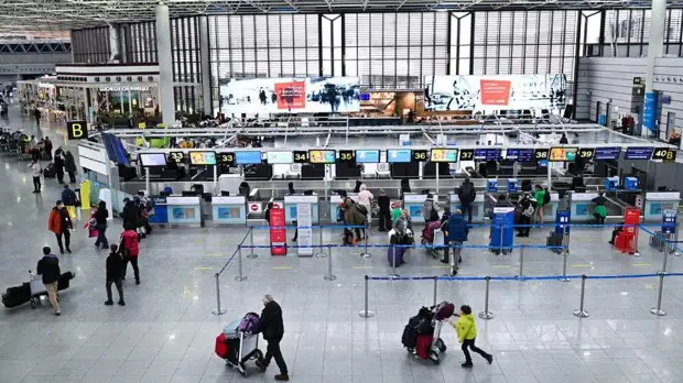 Чавушоглу: Турция закрыла небо для российских самолетов, направляющихся в Сирию