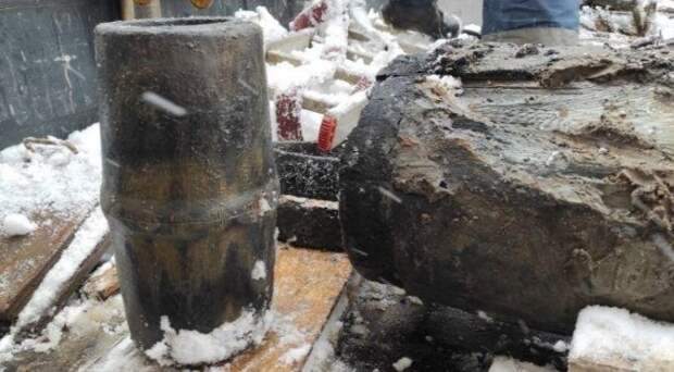 В Петербурге обнаружены фрагменты древнего трубопровода