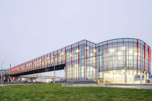 Новый ТЦ? Нет, просто новый надземный пешеходный переход в Москве