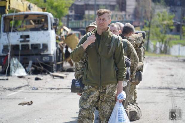 Сдача в плен с «Азовстали» полка «Азов» (запрещённая в России организация)