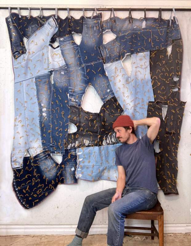 Зак Фостер - местный художник из Бруклина, чьи работы основаны на южных текстильных традициях и тканях