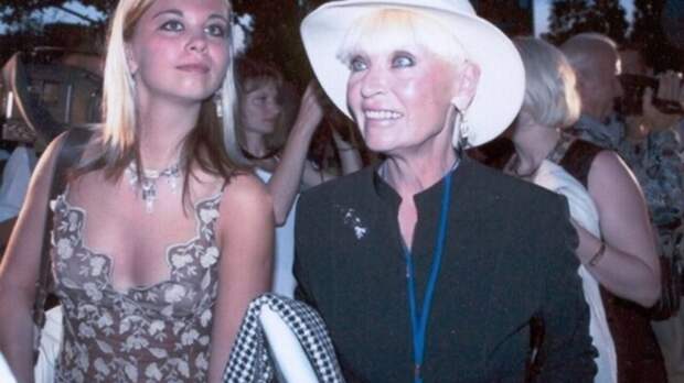 Почему Светлана Светличная не стала настаивать на расследовании дела о загадочной гибели сына и по какой причине не общалась со старшим сыном