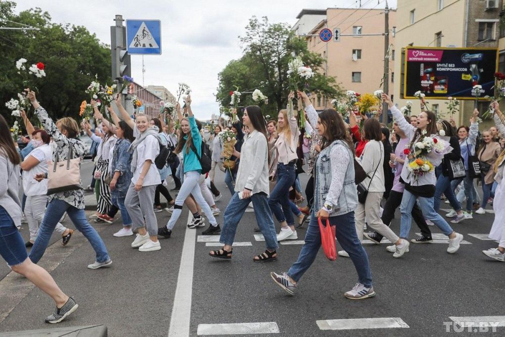 7 сильных фото акций солидарности против милицейского насилия в Беларуси