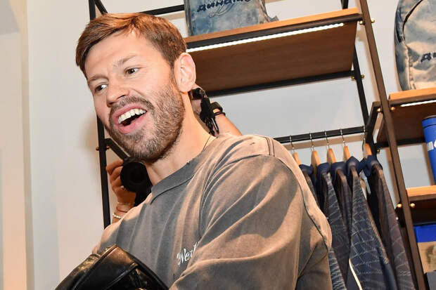 Футболист Федор Смолов удивил фанатов деталью в гардеробной