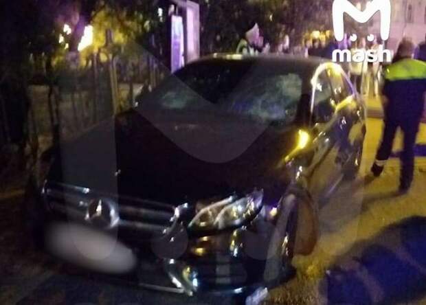 Mercedes выехал на тротуар в Москве и сбил двух детей и нескольких взрослых