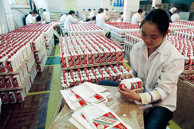 Китайская ликероводочная компания «приняла на работу» робота