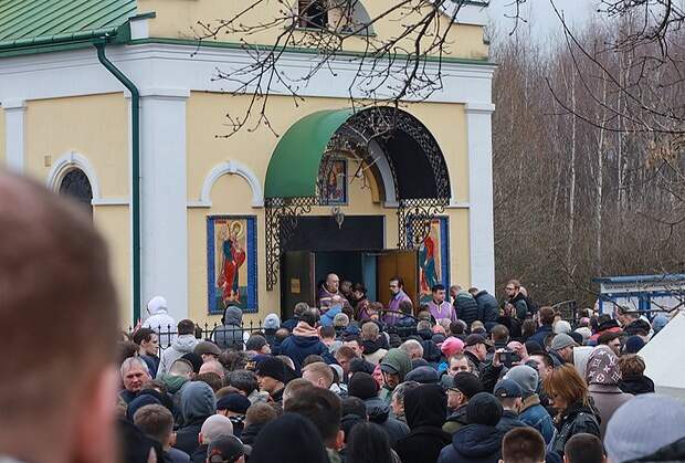 Сбор подписей против строительства. Фото: lenta.ru