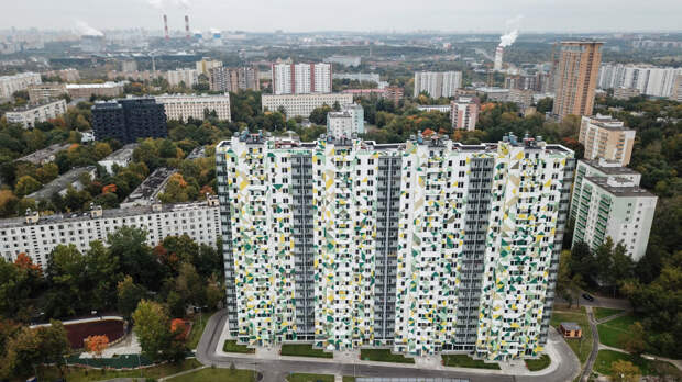 Около 300 жилых домов с цветочницами на фасадах обновили в столице за 10 лет