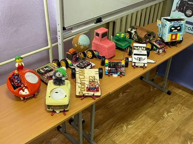 Семиклассники из школы имени Артема Боровика создали уникальное роботакси