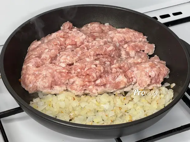 Люблю простые, понятные рецепты, из доступных продуктов. Часто их готовлю на обед либо ужин. Один из таких рецептов давно полюбился моей семье. Сегодня приготовлю блюдо немецкой кухни —шнельклопс.-4