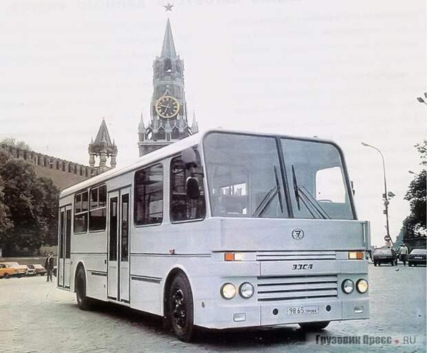 Автобус сборки ЭЗСА на Красной площади в Москве