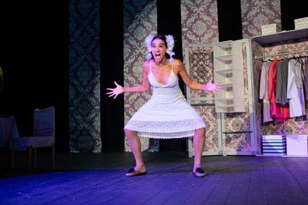 Спектакль «Пила вино и хохотала. Красное» в постановке «Театра двух»