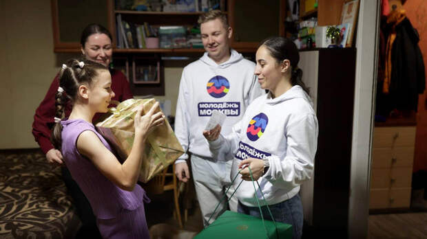 Собянин исполнил мечты школьников на акции "Елка желаний"