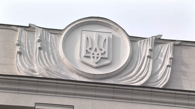 Желающим продаться США на заметку: Захарова оценила заморозку американской помощи Киеву