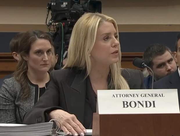 Генеральный прокурор США тайно переехала на военную базу Вашингтона из-за угроз