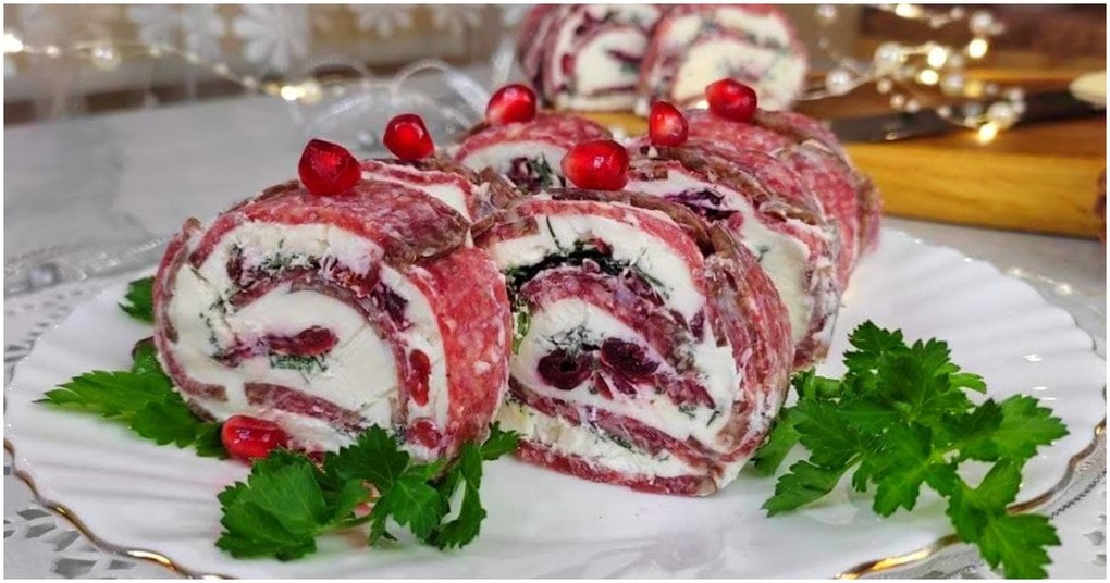 Не рецепт, а золото! Рулет из салями с начинкой на новогодний стол