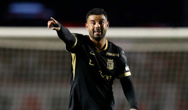 Дочери 33-летнего футболиста – 21 год. Да, вы правильно прочитали (и посчитали) — Тейлор Свифт