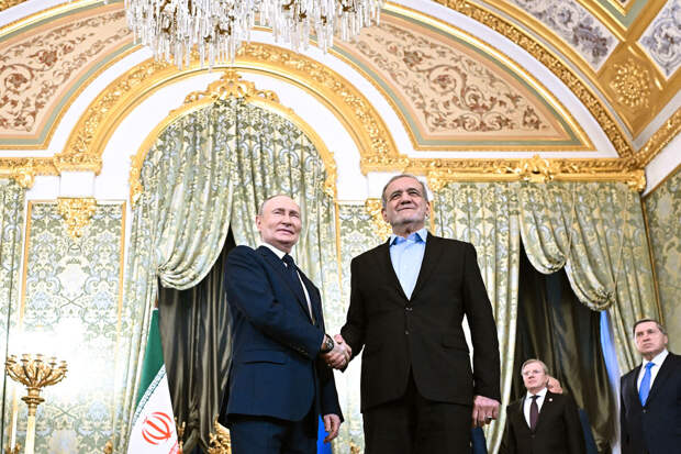 Пезешкиан поздравил Путина с Новым годом