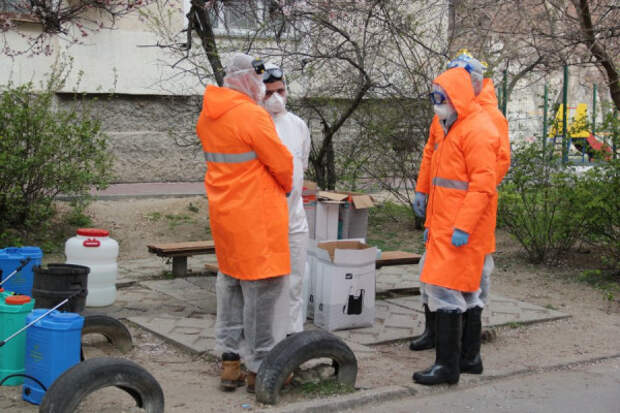В Севастополе продолжается дезинфекцию общественных пространств