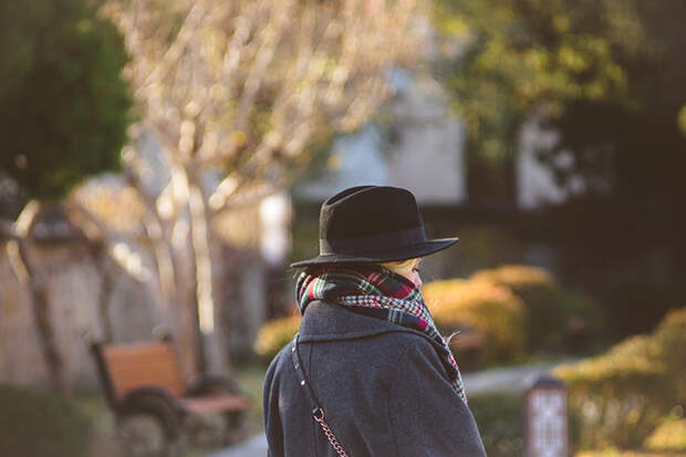 Olga choi fashion blogger myblondegal South Korea smart casual elegant Kate-Katy long oversize coat Kate-Katy white knit vest Armani Exchange leather jacket Kate-Katy check scarf Rebecca Minkoff MAC bag Choies fedora hat-05755