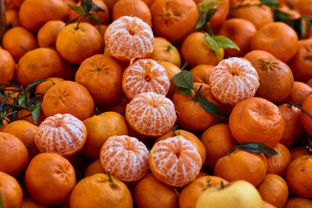 Врач Белоусов: взрослому в день можно есть не более трех мандаринов