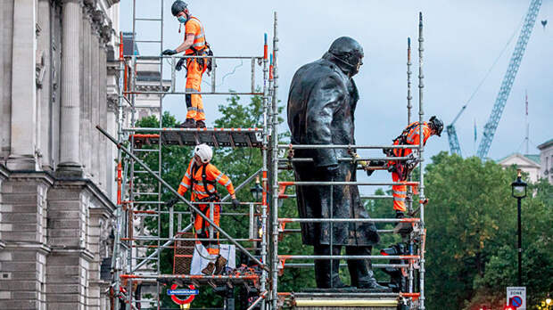 Данные "секретного досье": Россия разваливает Запад изнутри