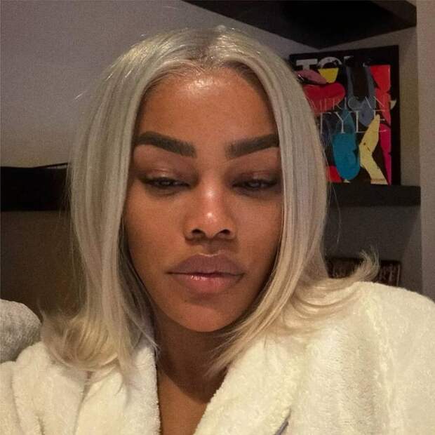 Самая сексуальная женщина в мире показала лицо без макияжа