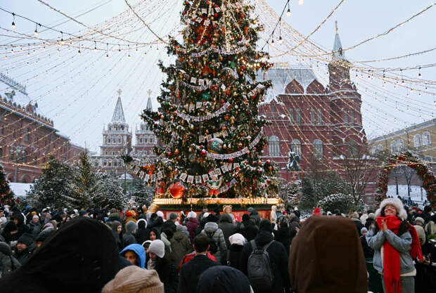 Китайские туристы перечислили необычные особенности новогодней Москвы